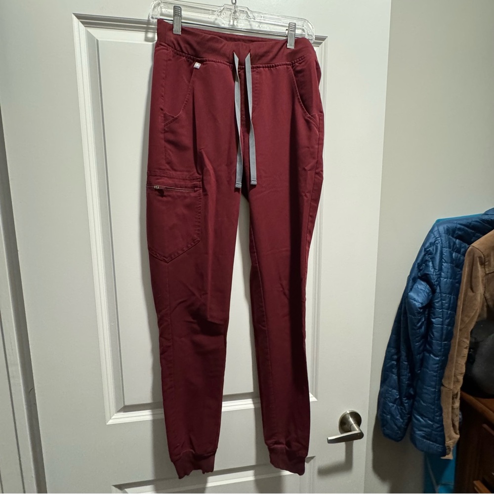 XS TALL Figs Zamora Joggers in Burgundy